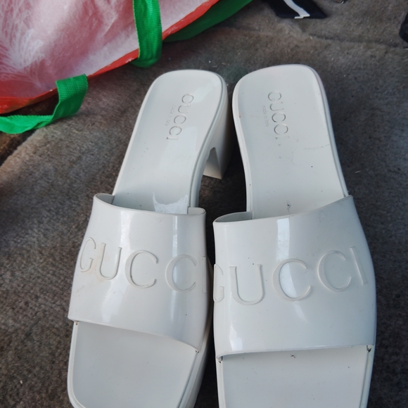 Gucci Women's Cream Slide Sandals - Picture 1 of 6